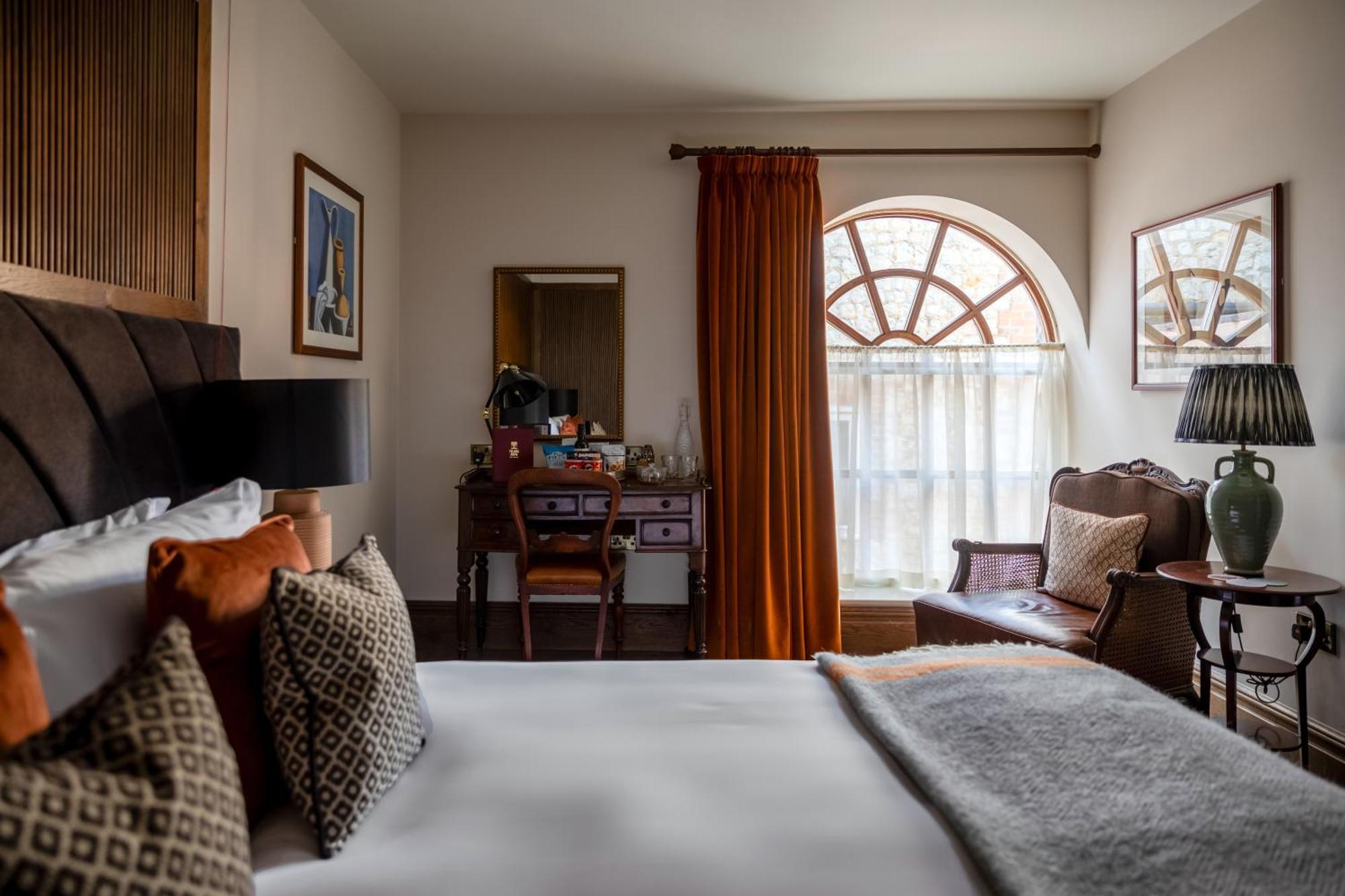 Teller'S Arms Hotel Фарнъм Екстериор снимка