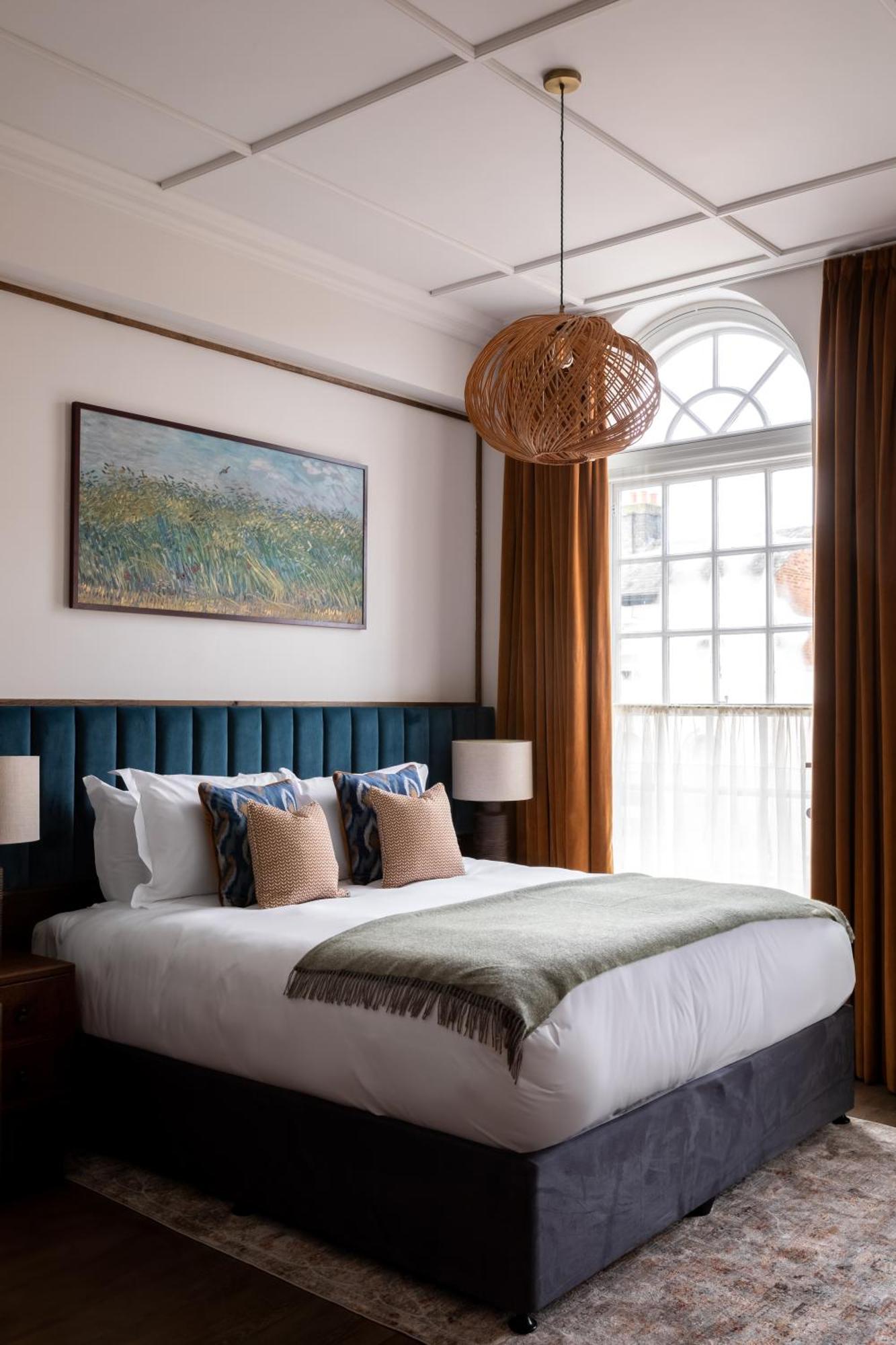 Teller'S Arms Hotel Фарнъм Екстериор снимка