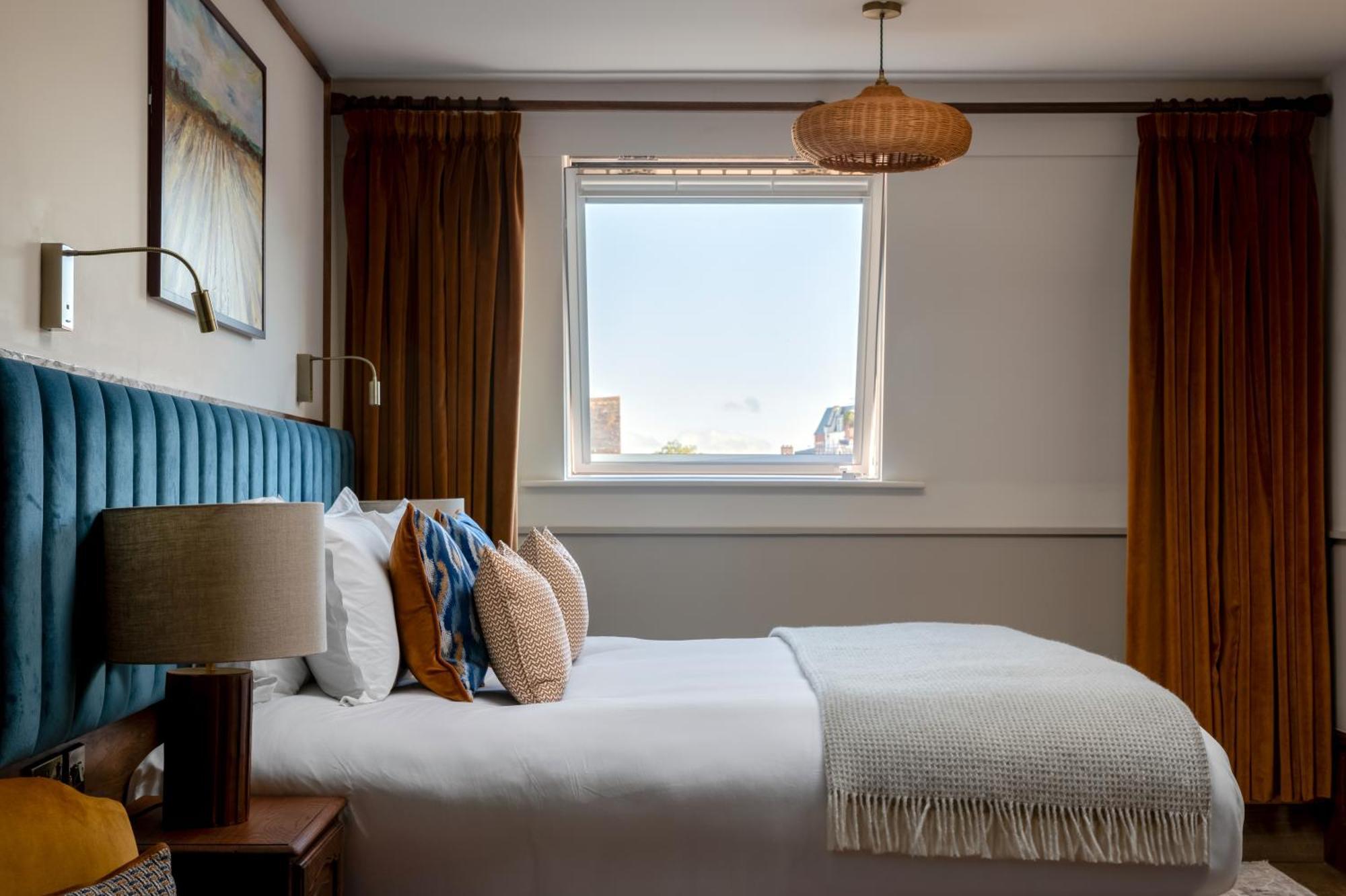 Teller'S Arms Hotel Фарнъм Екстериор снимка