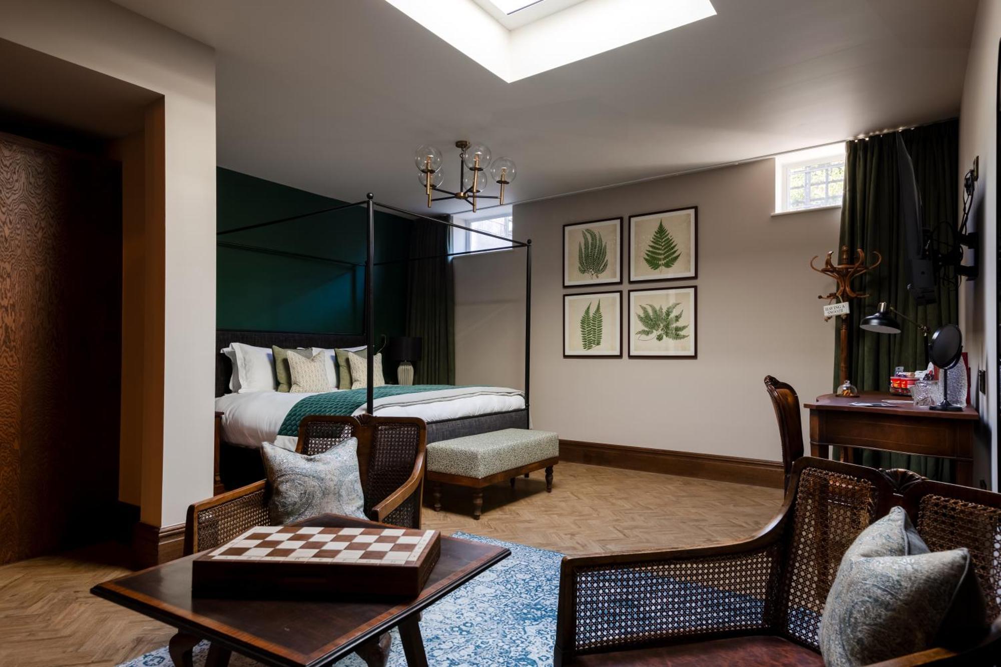 Teller'S Arms Hotel Фарнъм Екстериор снимка