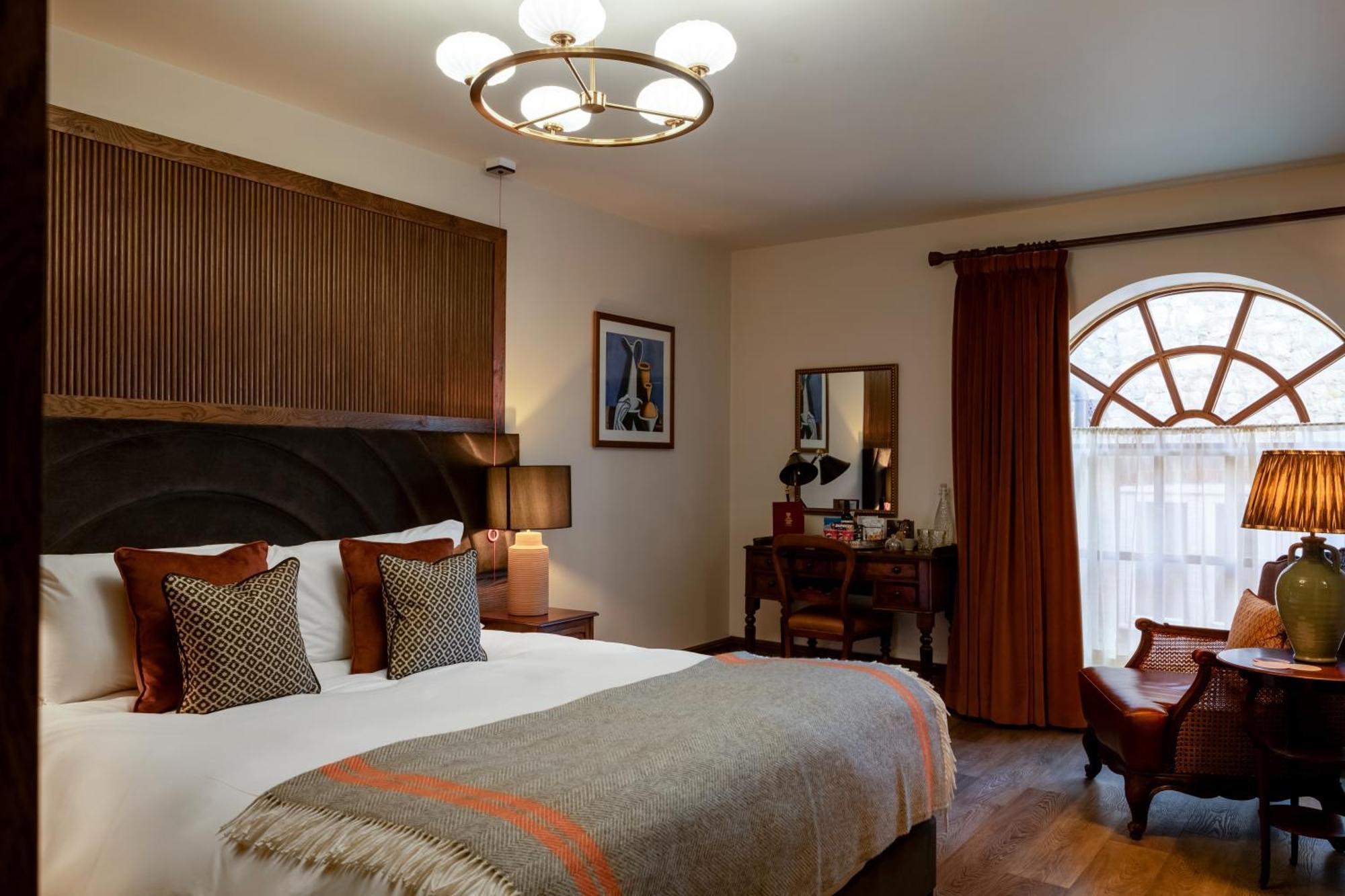 Teller'S Arms Hotel Фарнъм Екстериор снимка