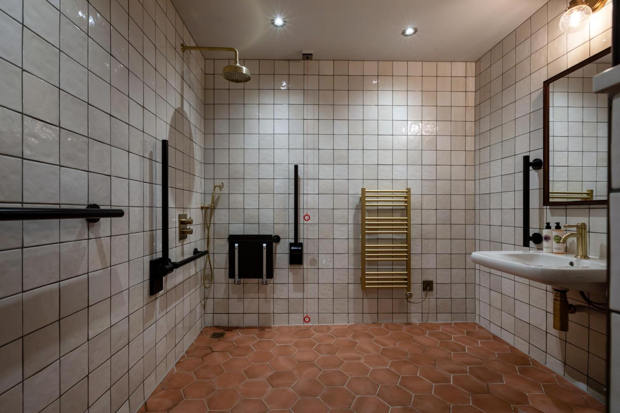 Teller'S Arms Hotel Фарнъм Екстериор снимка