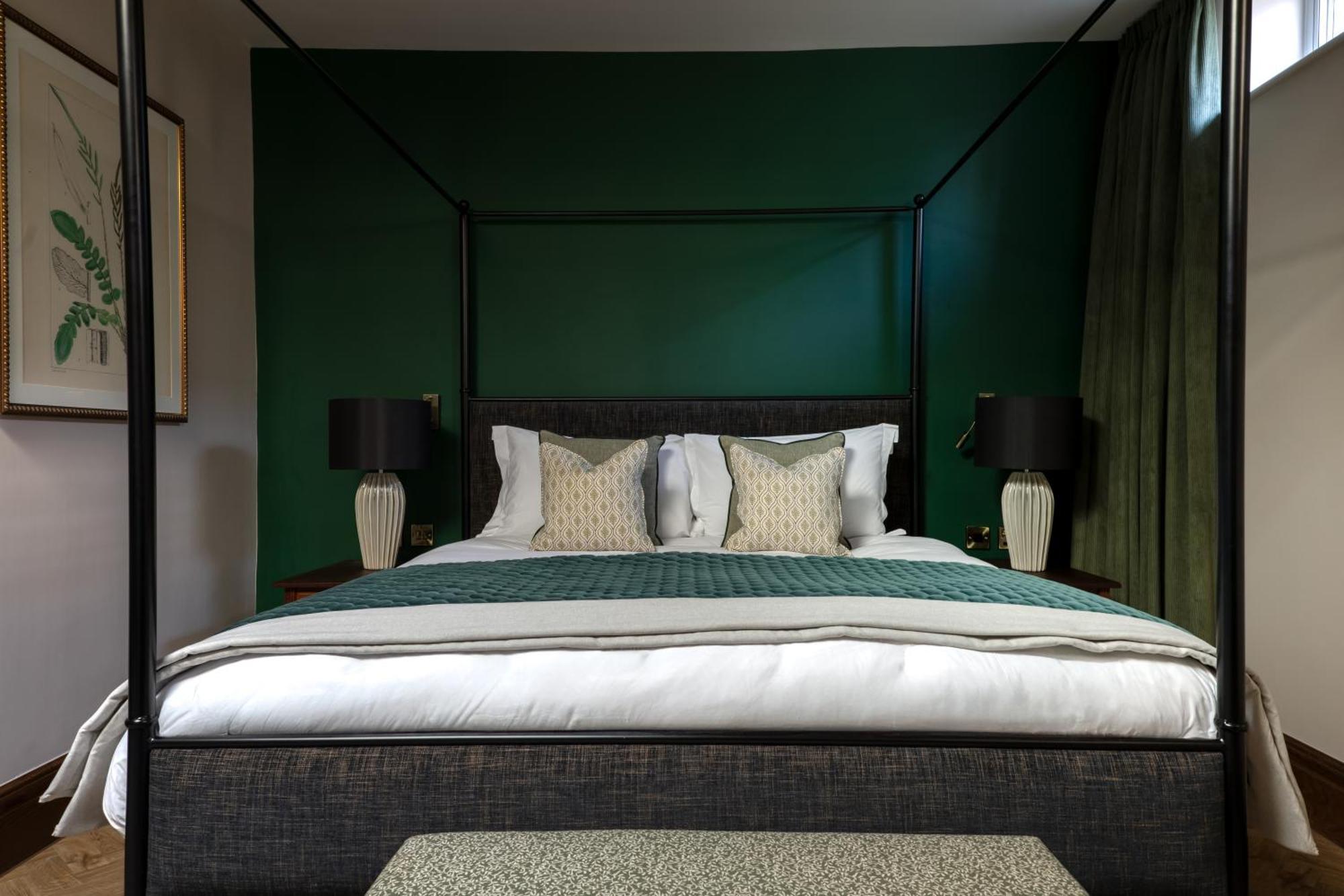 Teller'S Arms Hotel Фарнъм Екстериор снимка