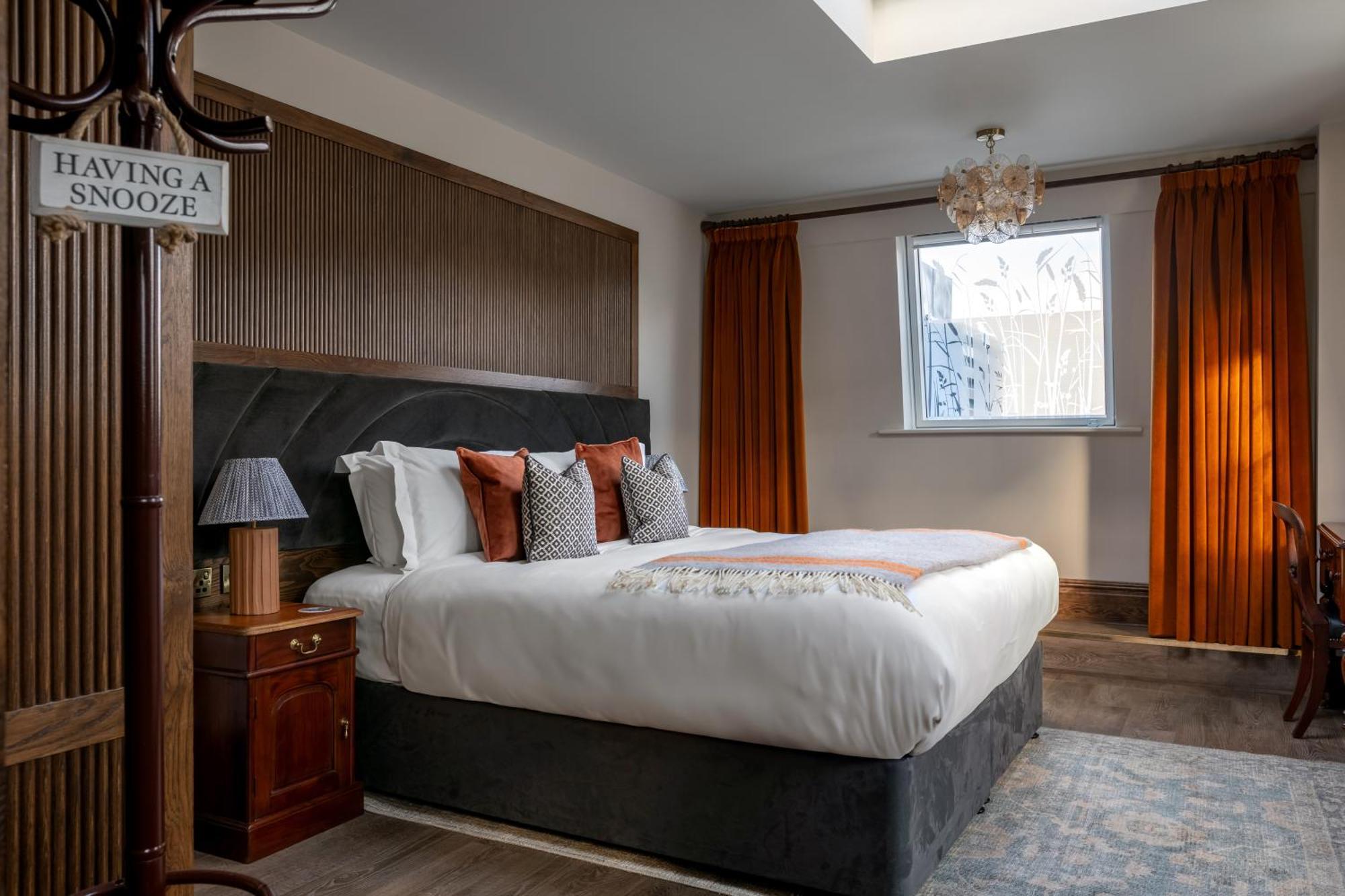 Teller'S Arms Hotel Фарнъм Екстериор снимка