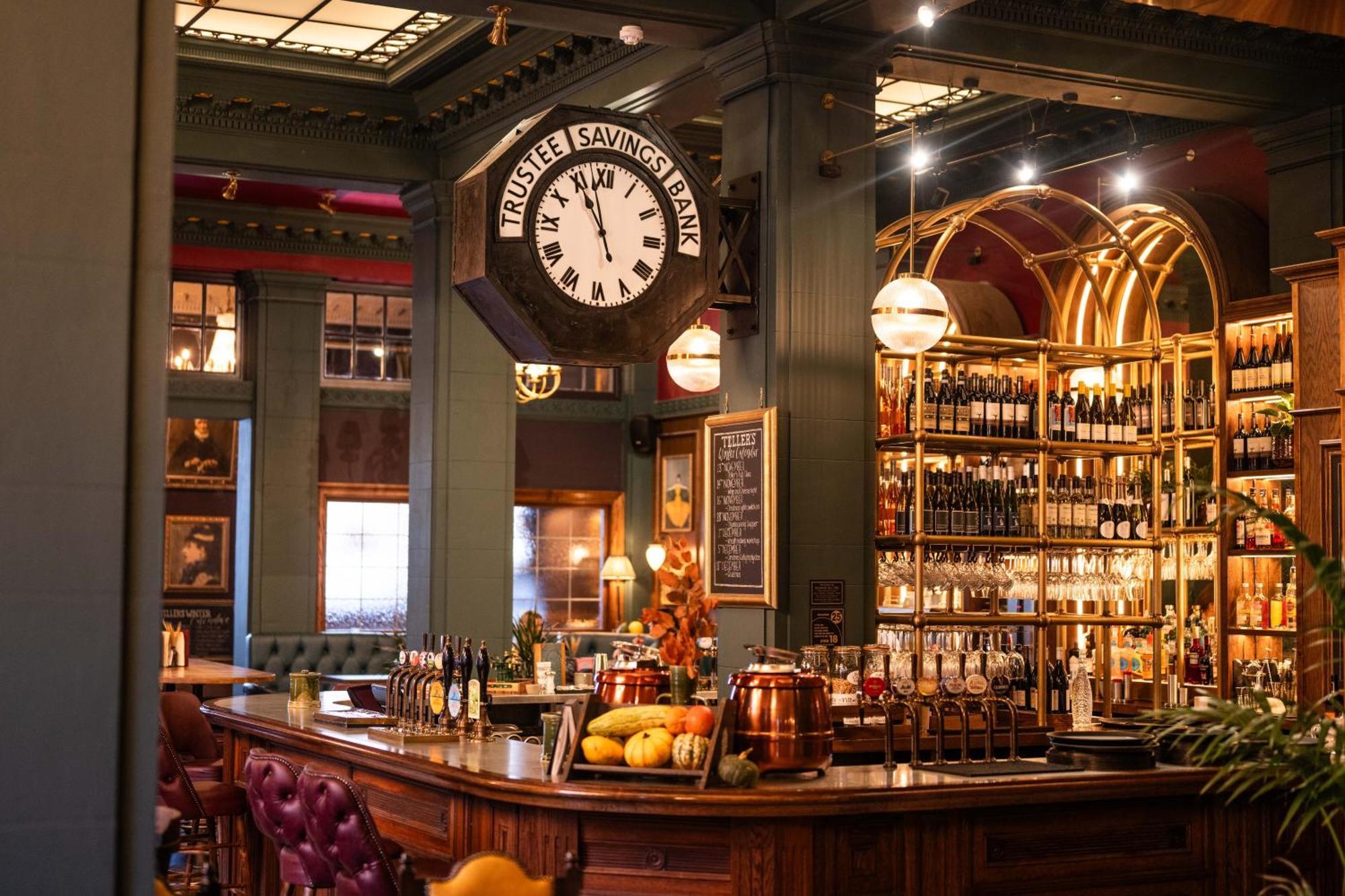 Teller'S Arms Hotel Фарнъм Екстериор снимка